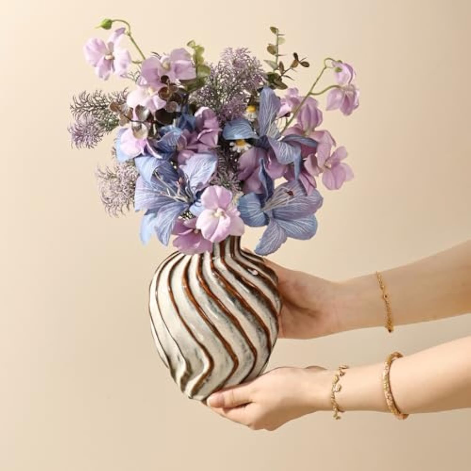 Ceramic Vase Modern Aesthetic Decorative Small Flower Vase for Home Décor