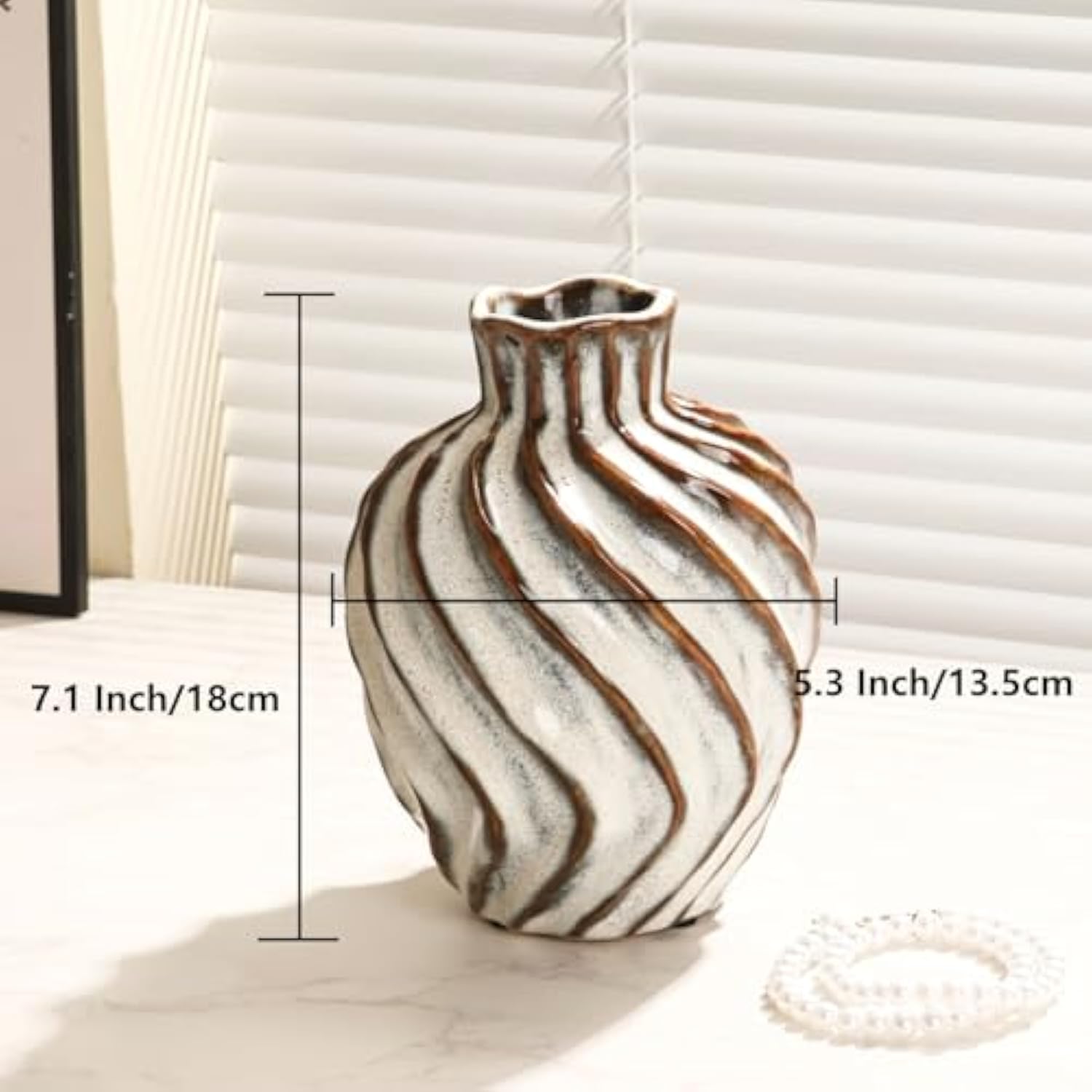 Ceramic Vase Modern Aesthetic Decorative Small Flower Vase for Home Décor